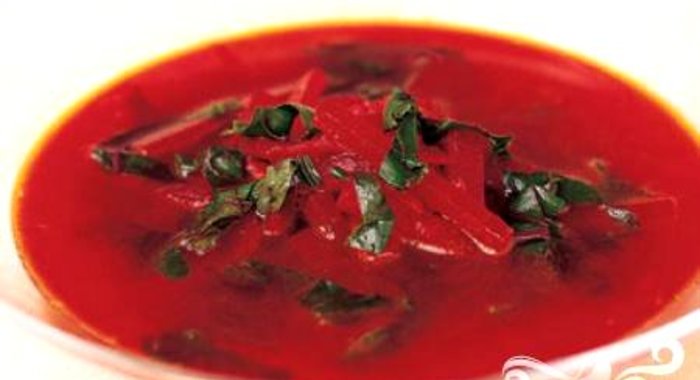 Суп из свеклы с помидорами и специями