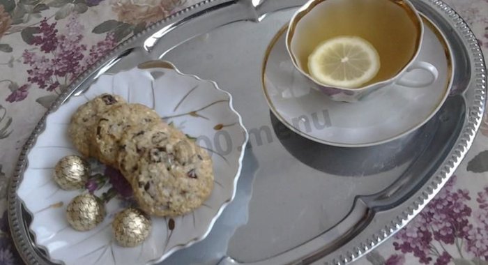 Печенье овсяное с орехами шоколадом и сушеной клюквой