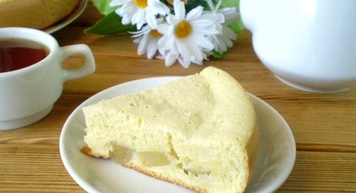 Пирог из бисквитного теста с начинкой