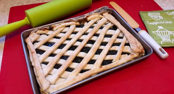 Пирог с щавелем из готового теста