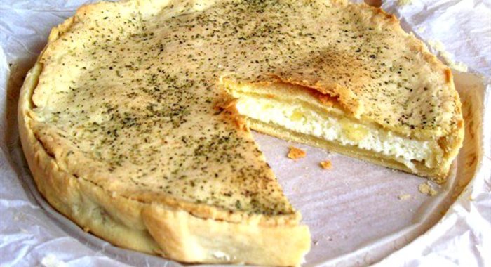 Быстрый пирог с адыгейским сыром и брынзой