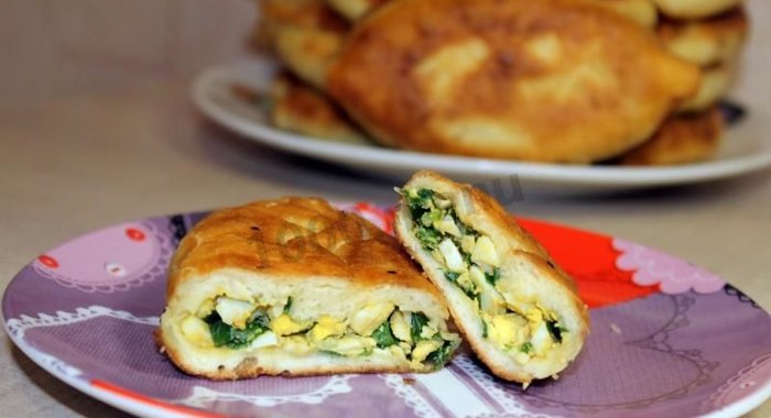 Пирожки на кефире с зеленым луком и яйцом