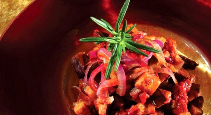 Баклажаны с луком в критском соусе