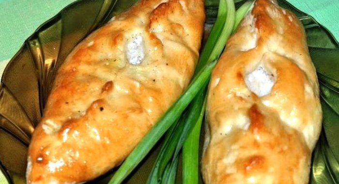 Расстегаи с консервой и рисом