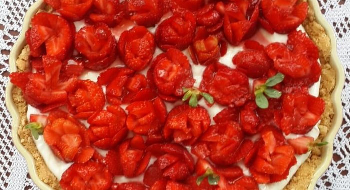 Тарт с клубникой без выпечки