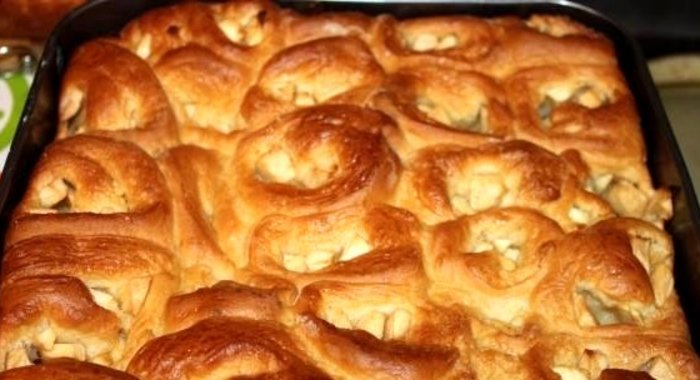 Пирог яблочный дрожжевой