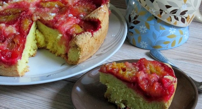 Пирог со сливами