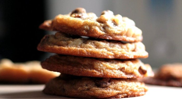 Традиционное шоколадное печенье с орехами