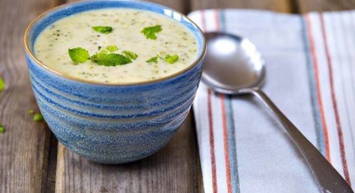 Суп из шпината и лимона с рисом